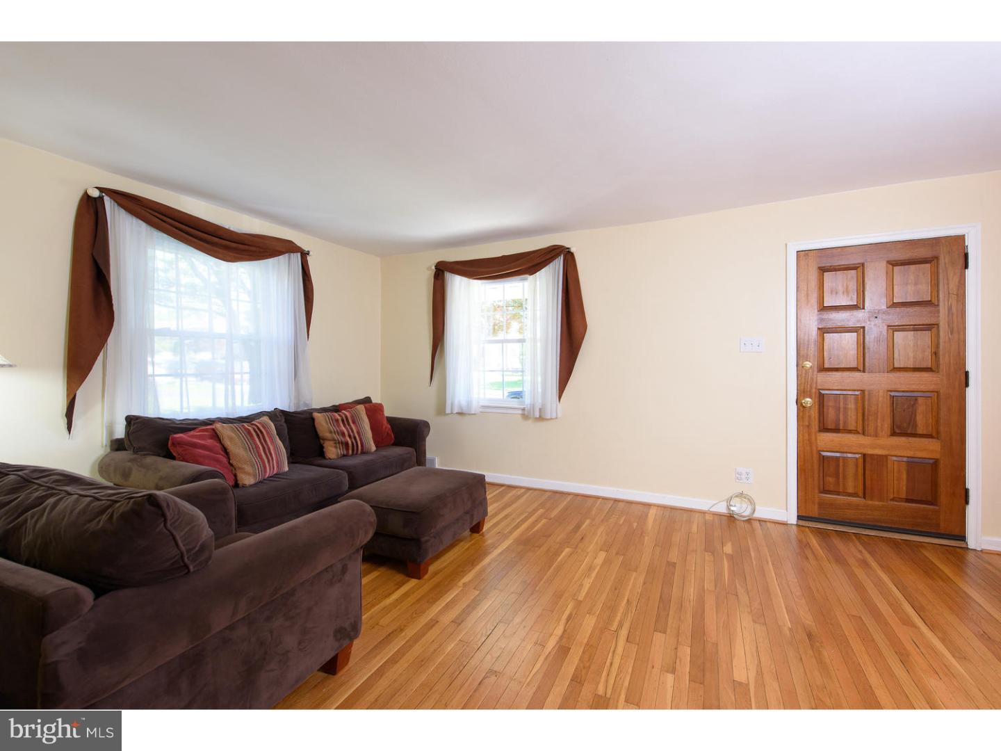 1604 Hampton Road Havertown, PA 19083 - Photo 6 of 25 Living Room