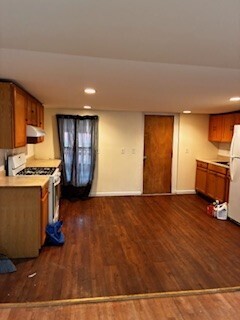 570 Main Street, Unit 3 Middletown, CT 06457 - Photo 5 of 8 a view of a livingroom with a fireplace