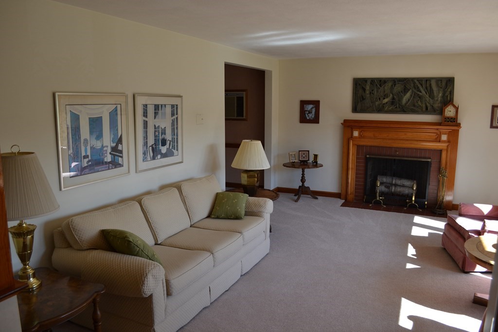 47 Deerfield Road Norwood, MA 02062 - Photo 10 of 33 Gallery Image 10