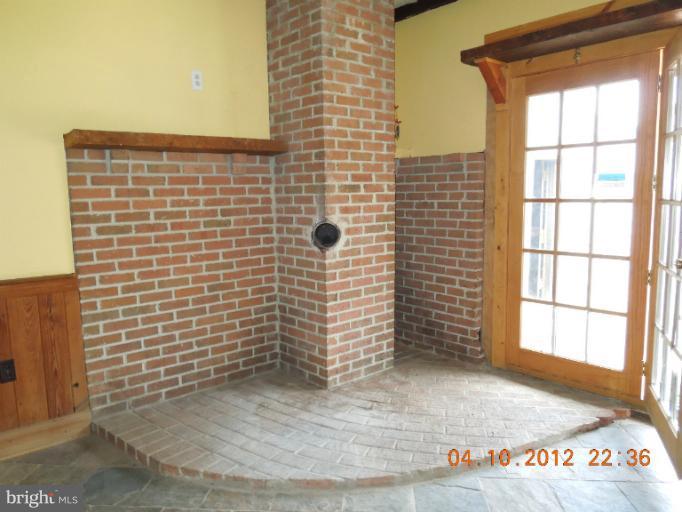 35979 Bell Road Round Hill, VA 20141 - Photo 11 of 18 Family Room