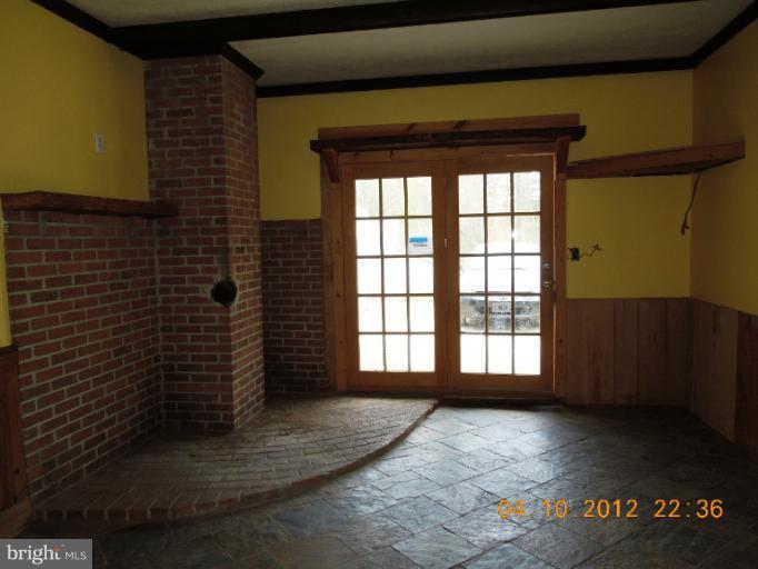 35979 Bell Road Round Hill, VA 20141 - Photo 16 of 18 Family Room