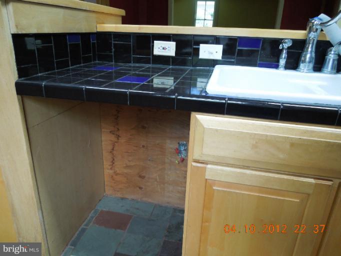 35979 Bell Road Round Hill, VA 20141 - Photo 3 of 18 Kitchen