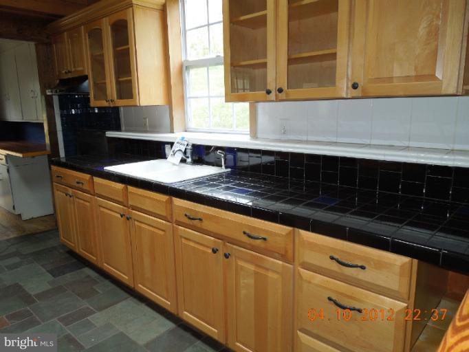 35979 Bell Road Round Hill, VA 20141 - Photo 7 of 18 Kitchen