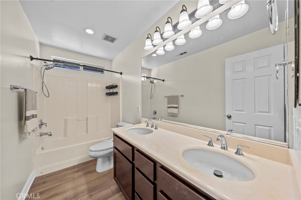 11344 Magnolia Street Corona, CA 92883 - Photo 42 of 75 Upstairs Bathroom