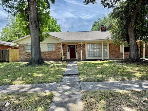 $2,250 | 8827 Rowan Lane, Houston, TX 77036