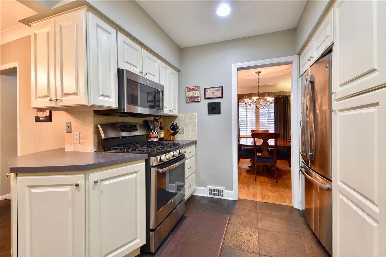 1771 Littlestone Road Grosse Pointe, MI 48236 - Photo 12 of 31 50026796-11.JPG
