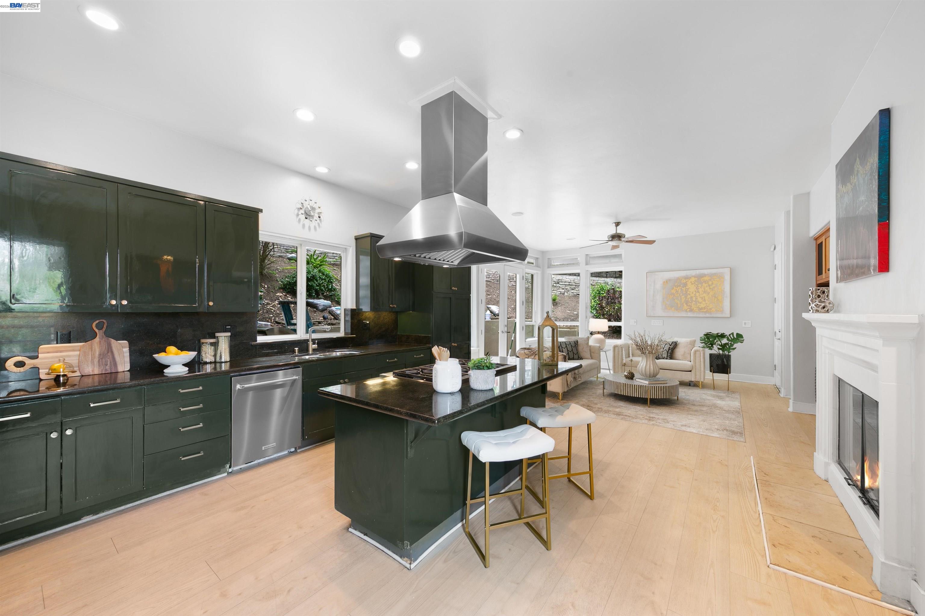 7010 Pinehaven Road Oakland, CA 94611 - Photo 9 of 29