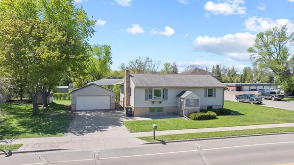 $225,000 | 400 East Southview Drive, Marshall, MN 56258