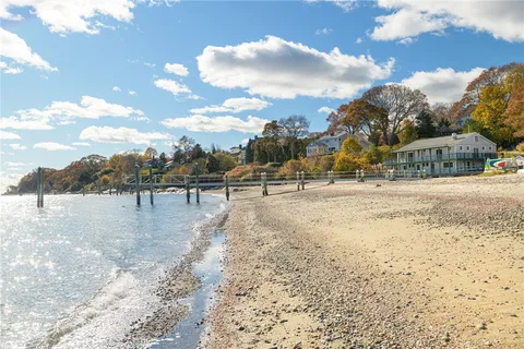 $1,195,000 | 227 Fleetwood Drive, North Kingstown, RI 02874