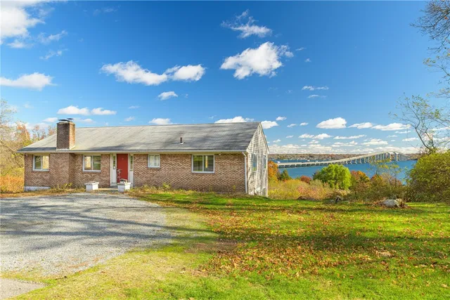 $1,195,000 | 227 Fleetwood Drive, North Kingstown, RI 02874