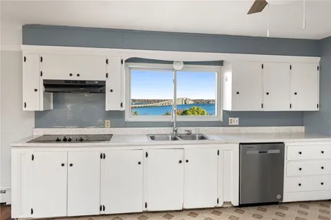 $1,195,000 | 227 Fleetwood Drive, North Kingstown, RI 02874