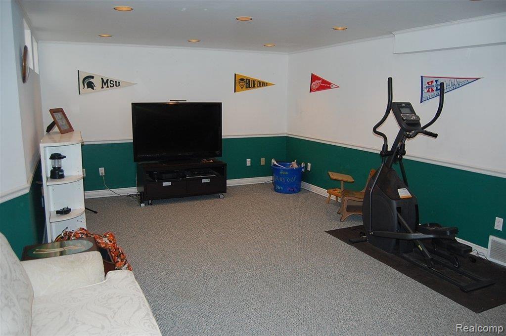 210 McMillan Road Grosse Pointe, MI 48236 - Photo 22 of 25 20.JPG