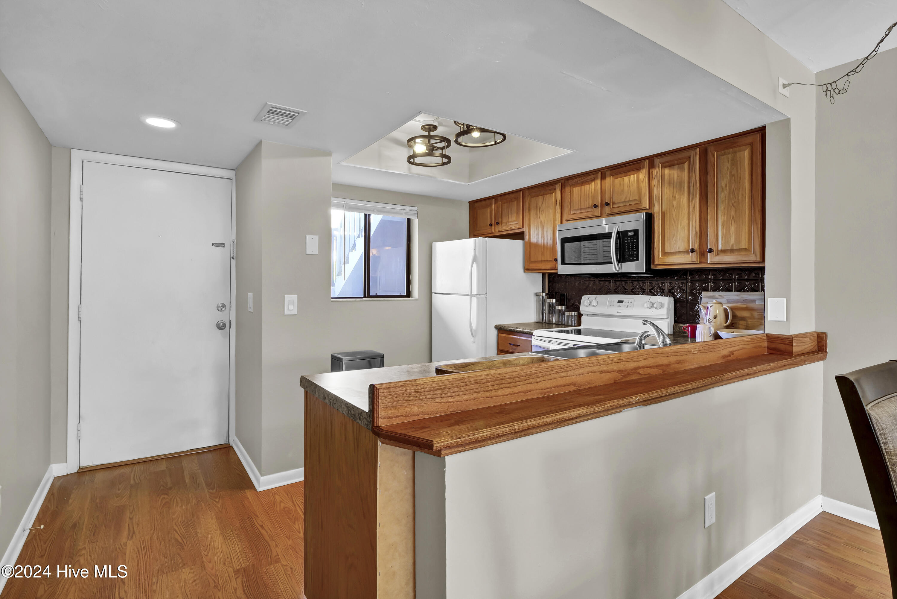 4517 Holly Tree Road Wilmington, NC 28412 - Photo 8 of 28 Kitchen