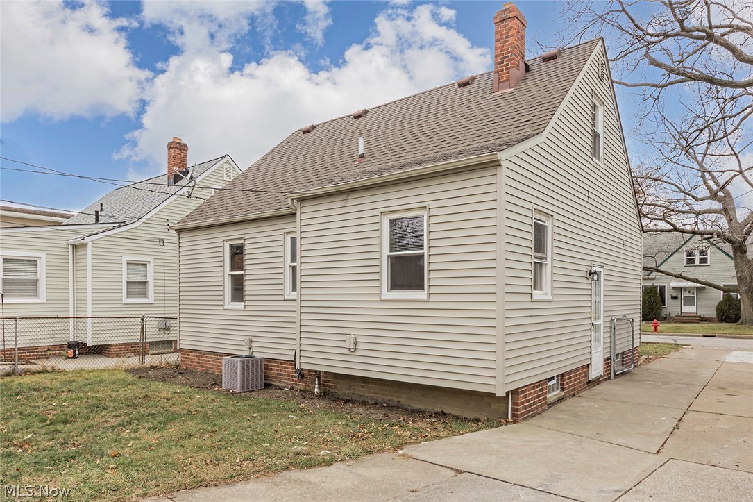 29228 Forestgrove Road Willowick, OH 44095 - Photo 3 of 35