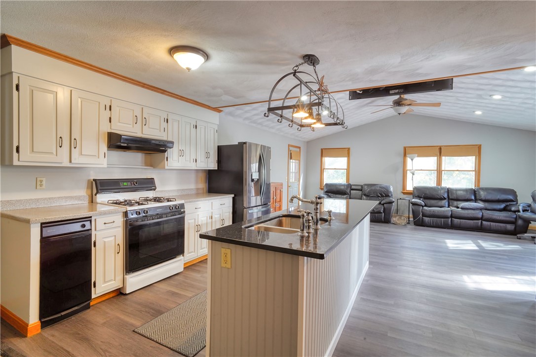 42 Kiley Way Coventry, RI 02816 - Photo 5 of 43