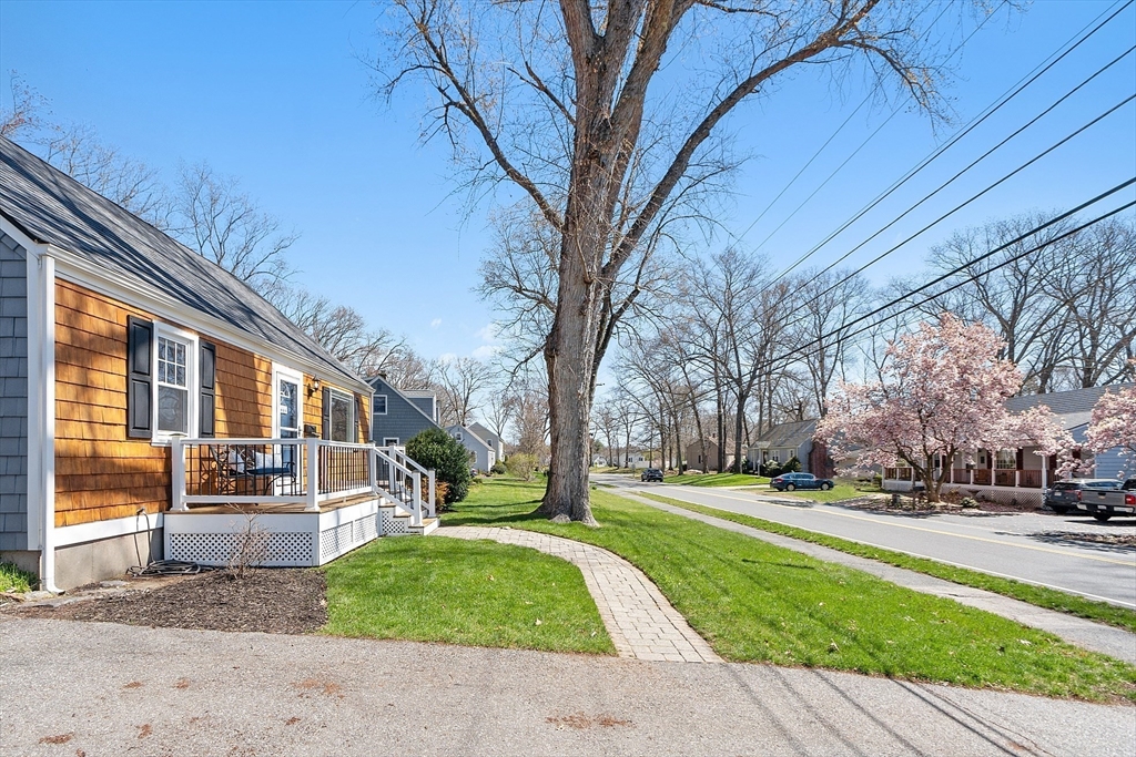 132 Northgate Road Northborough, MA 01532 - Photo 3 of 32 Gallery Image 3