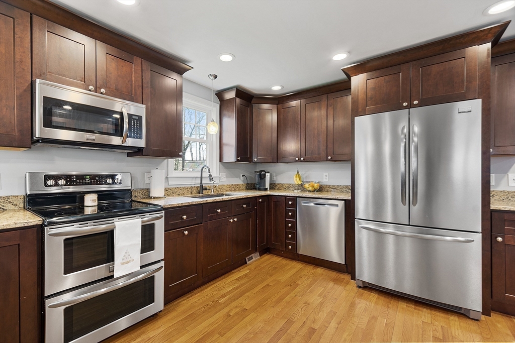 132 Northgate Road Northborough, MA 01532 - Photo 4 of 32 Gallery Image 4