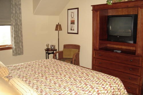 500 Village Road, Unit 206 217 Breckenridge, CO 80424 - Photo 7 of 20 a bedroom with a bed and a television