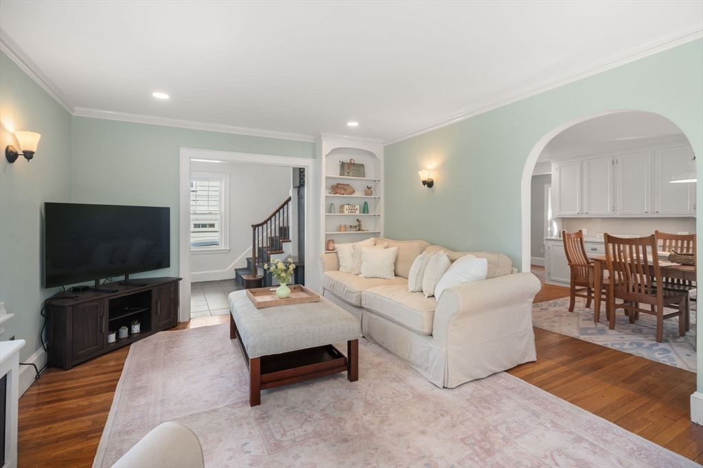 13 Longfellow Road Reading, MA 01867 - Photo 4 of 39 Gallery Image 4