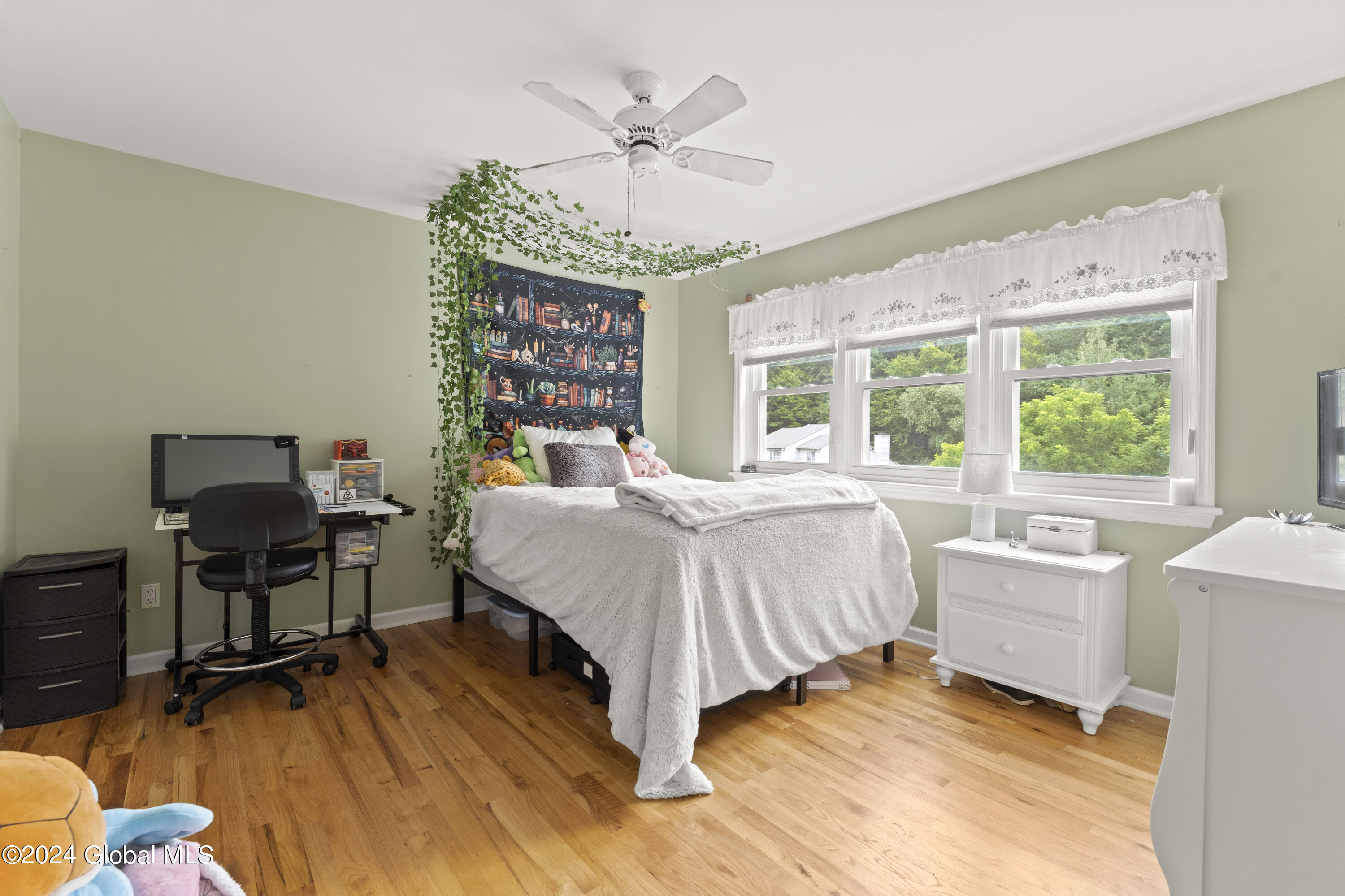 1 Pine Ridge Road Saratoga Springs, NY 12866 - Photo 24 of 33 Bed 2