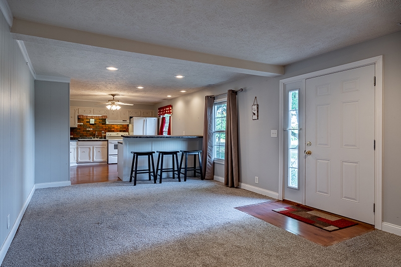 1837 Outer Lake Road Princeton, IN 47670 - Photo 4 of 16 Gallery Image 4