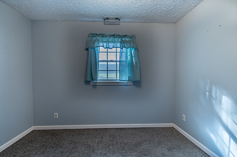 1837 Outer Lake Road Princeton, IN 47670 - Photo 8 of 16 Gallery Image 8