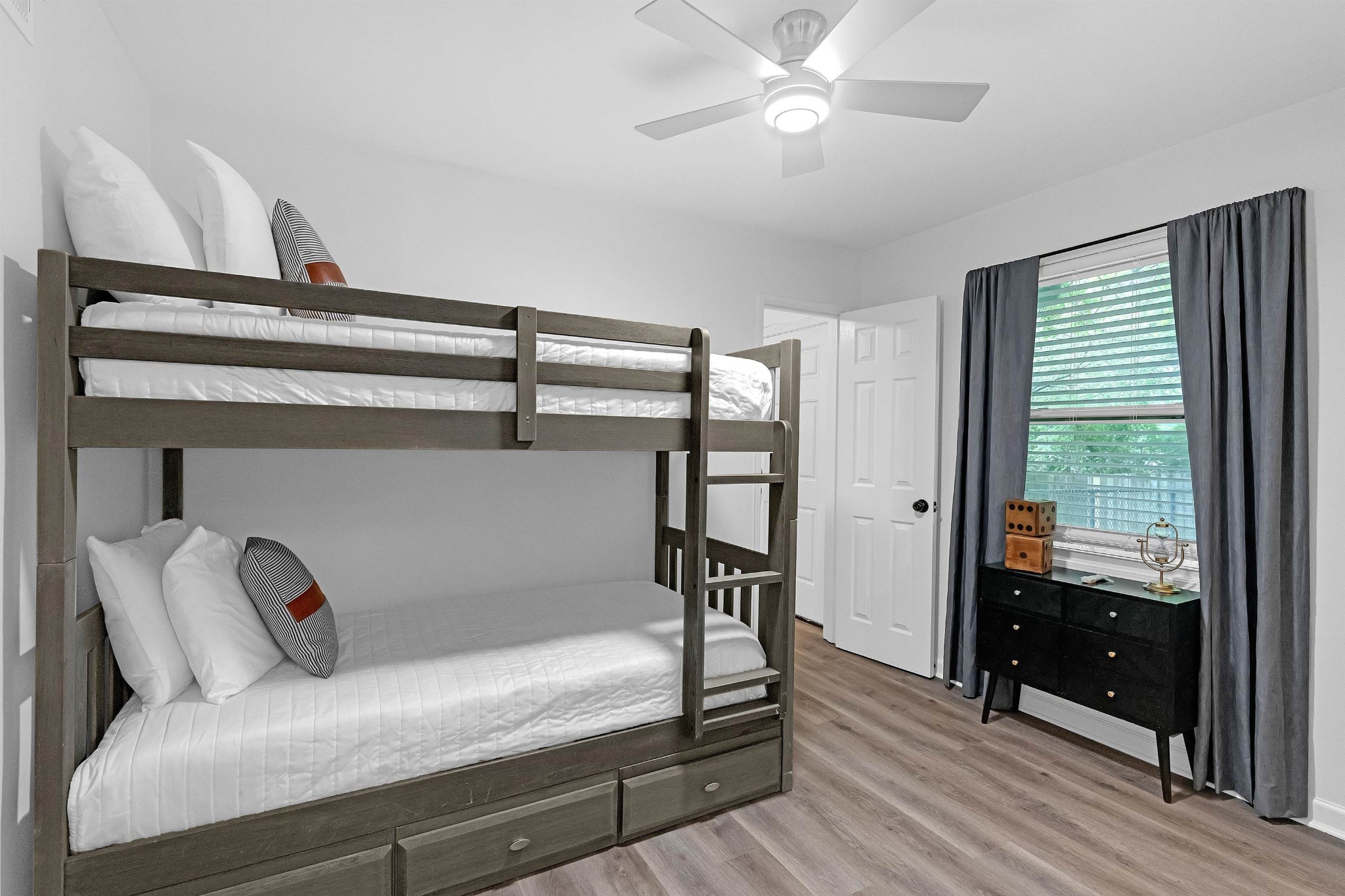 1407 Ivy Road Memphis, TN 38117 - Photo 12 of 16 Gallery Image 12