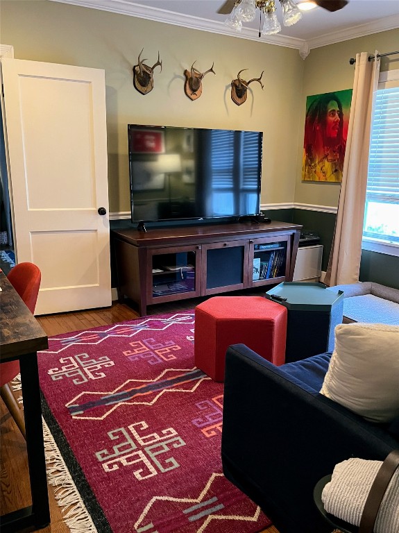 2106 Colquitt Street Houston, TX 77098 - Photo 20 of 31 a living room with a rug and a flat screen tv