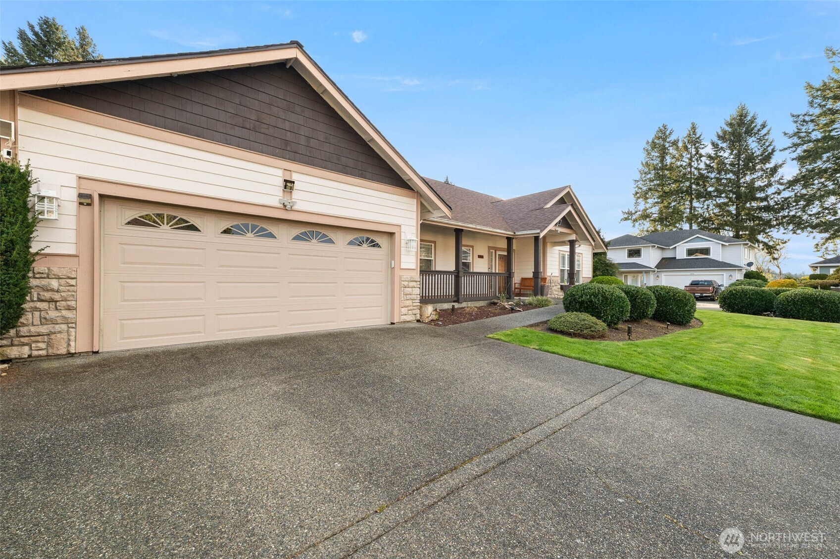 9069 Eagle Point Loop Road Southwest Lakewood, WA 98498 - Photo 3 of 40