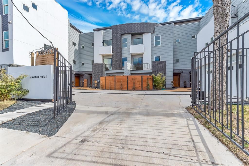 4117 Chartres Street Houston, TX 77004 - Photo 2 of 25 Secured gated entrance to the property.