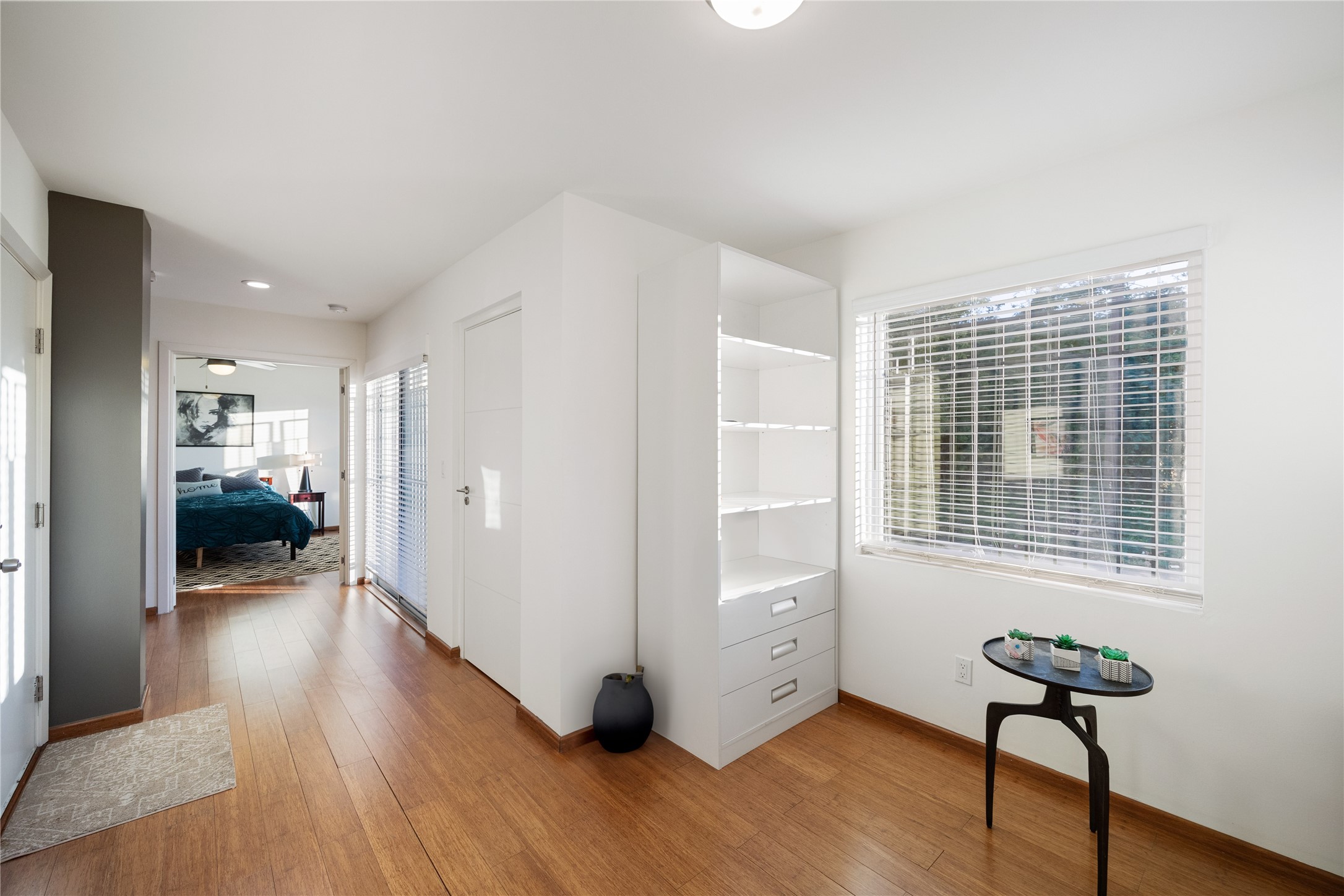 4117 Chartres Street Houston, TX 77004 - Photo 20 of 25 Flex space for home office, library or gym equipment!