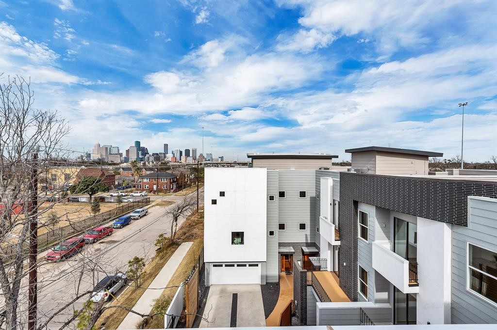4117 Chartres Street Houston, TX 77004 - Photo 21 of 25 Great rooftop terrace views!