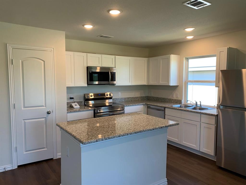 413 East Hull Street Denison, TX 75021 - Photo 5 of 22