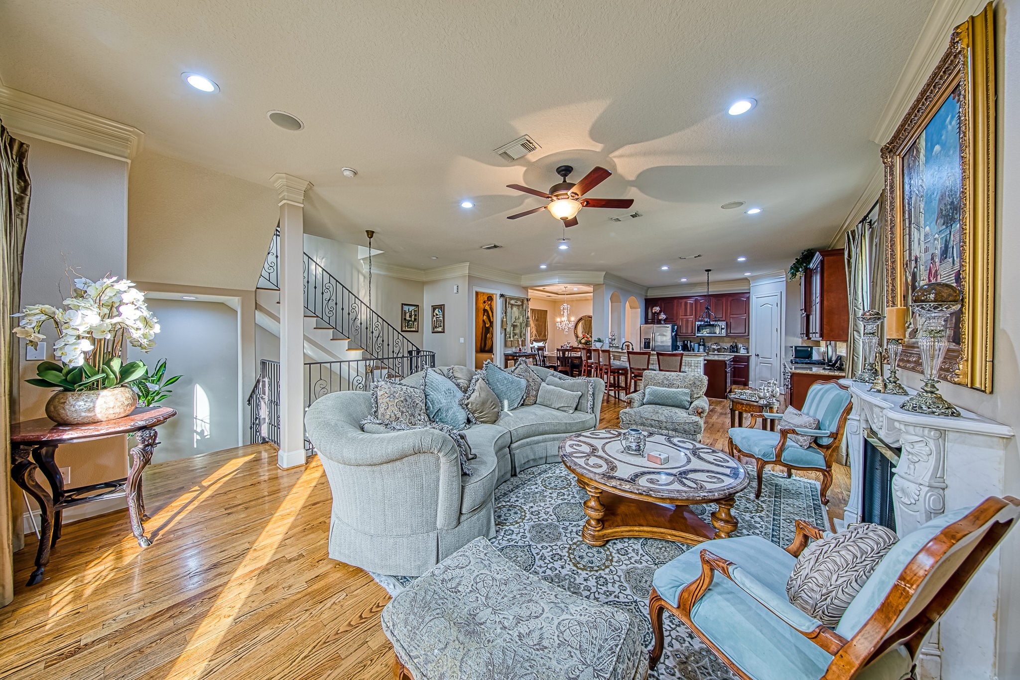 6310 Hamman Street, Unit D Houston, TX 77007 - Photo 12 of 41 a living room with lots of furniture and view of kitchen