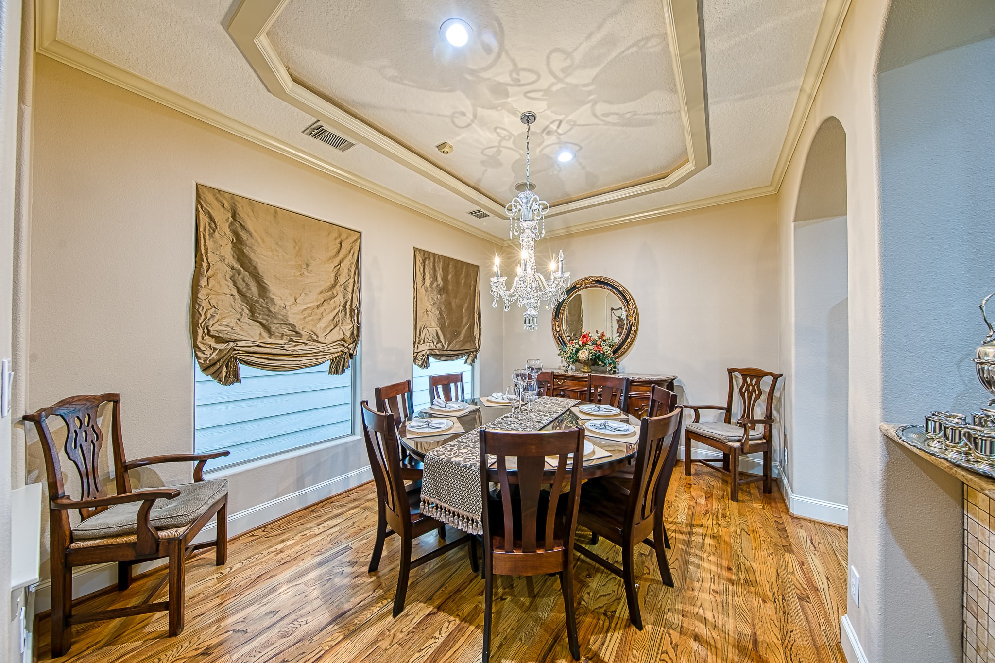 6310 Hamman Street, Unit D Houston, TX 77007 - Photo 20 of 41 a view of a dining room with furniture and chandelier