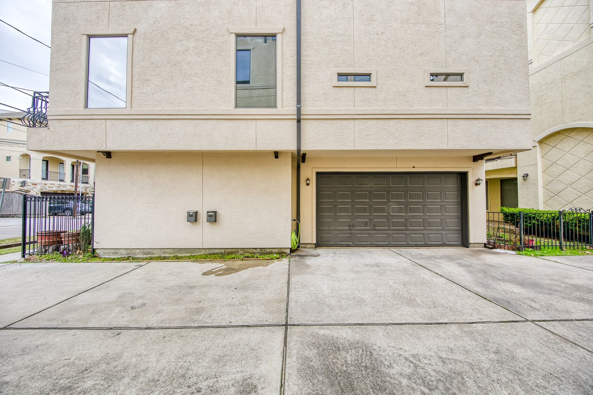 6310 Hamman Street, Unit D Houston, TX 77007 - Photo 41 of 41 front view of a house with a street