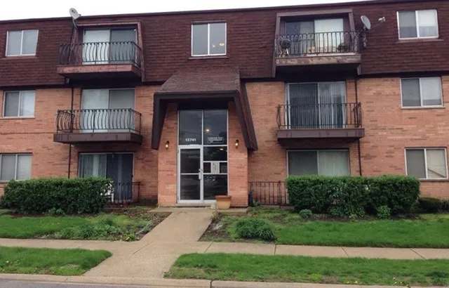 $139,900 | 12741 South La Crosse Avenue, Unit 2B, Alsip, IL 60803