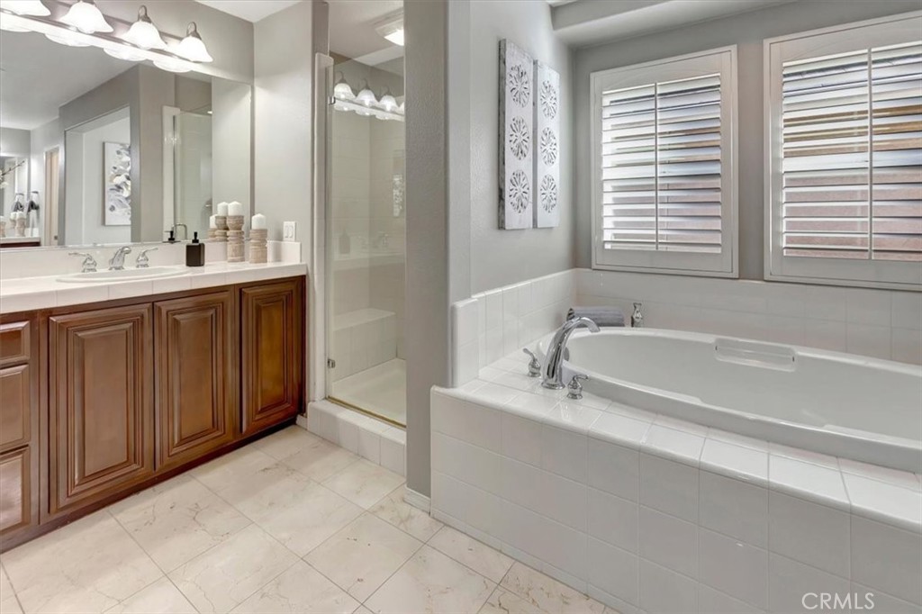 958 Baxter Parkway Brea, CA 92821 - Photo 24 of 50 a spacious bathroom with a tub sink and mirror