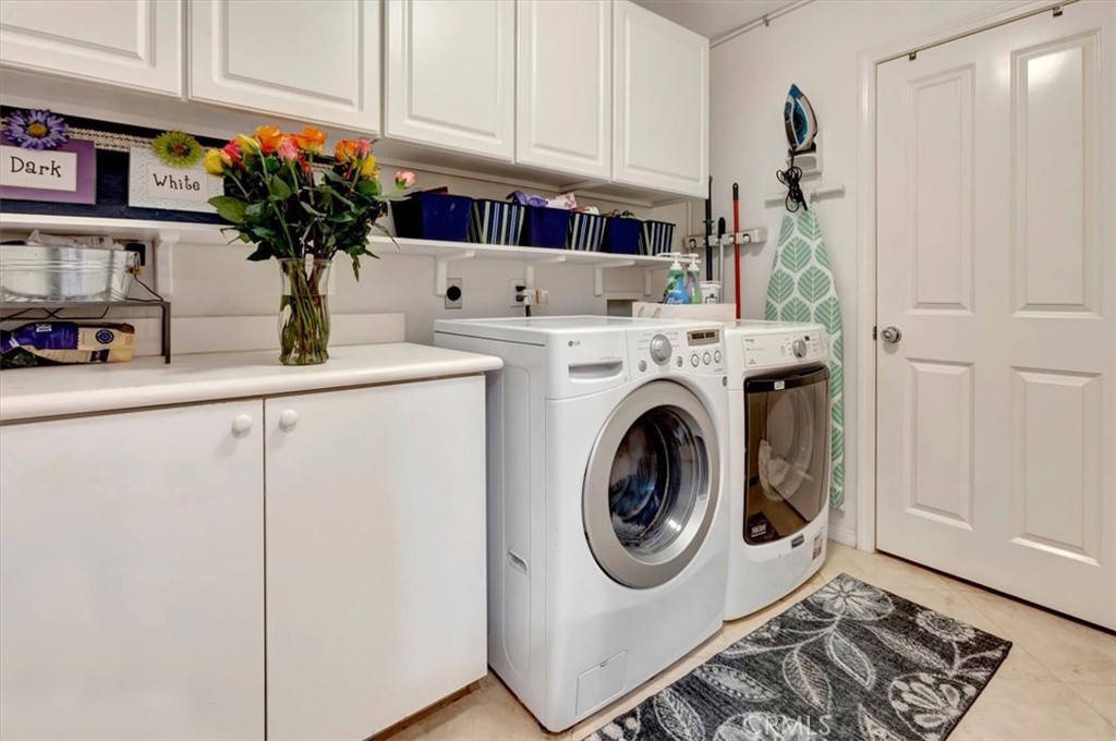 958 Baxter Parkway Brea, CA 92821 - Photo 32 of 50 a utility room with dryer and washer