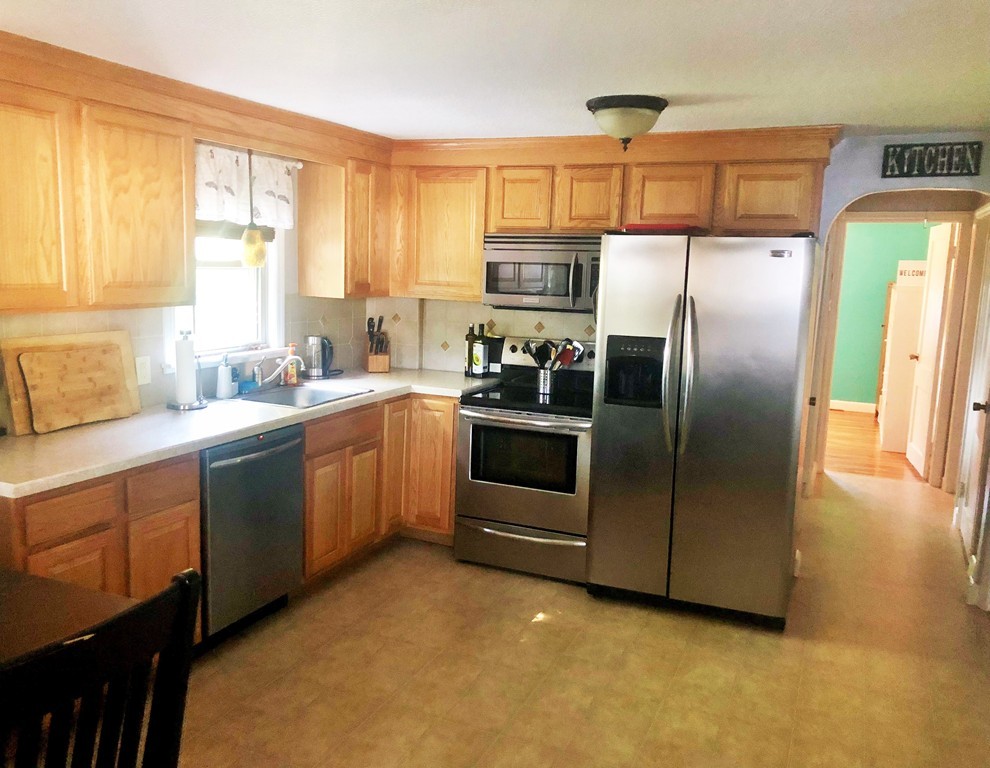 112 Maebeth Street Springfield, MA 01119 - Photo 5 of 23