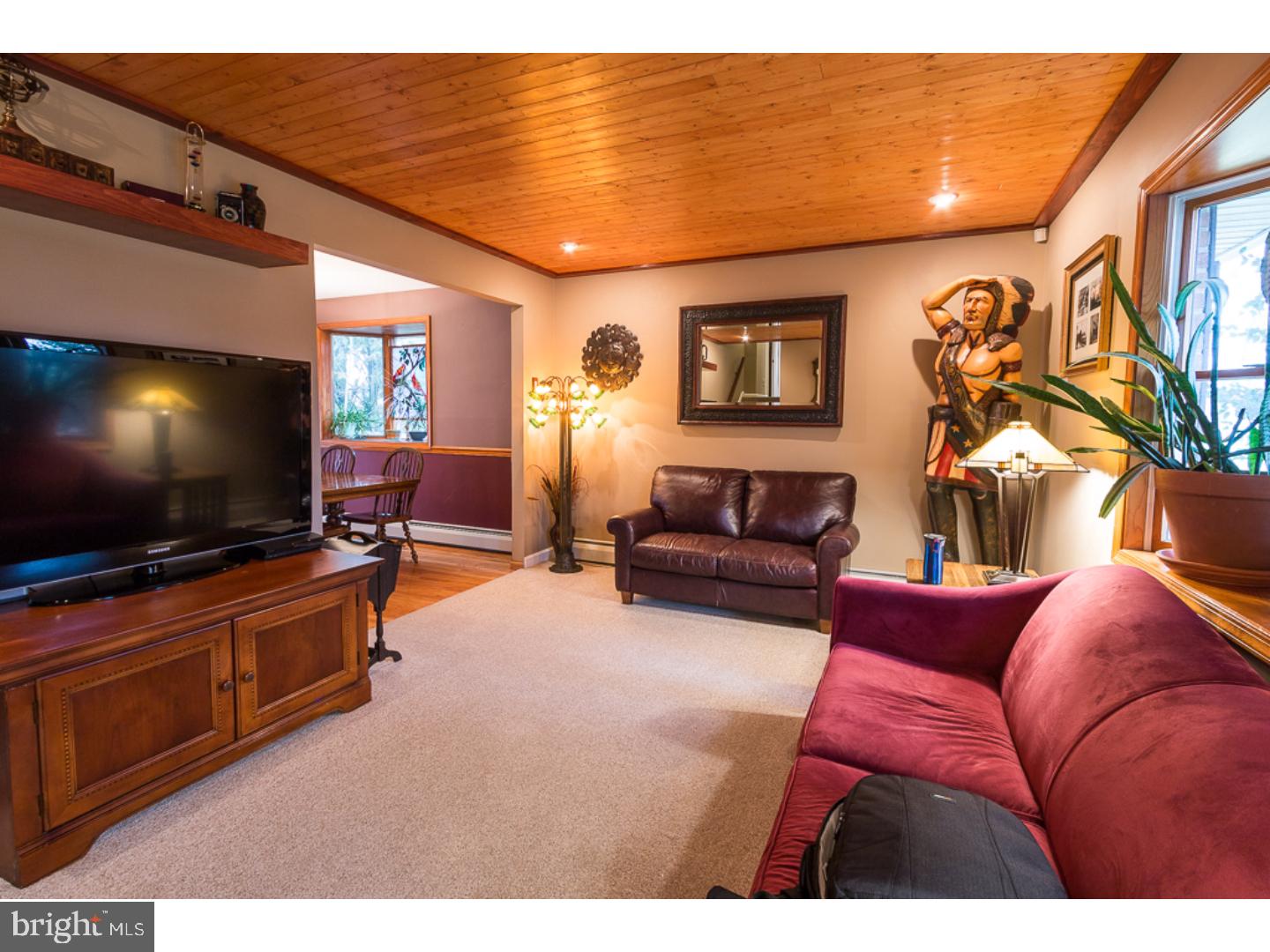 225 Waverly Road Southampton, PA 18966 - Photo 3 of 25 Living Room
