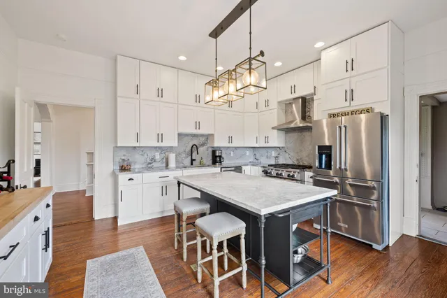 a view of a yard with a table and chairs