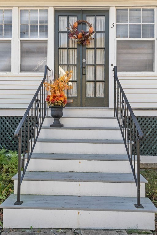 3 Station Road Salem, MA 01970 - Photo 3 of 40 a view of entryway