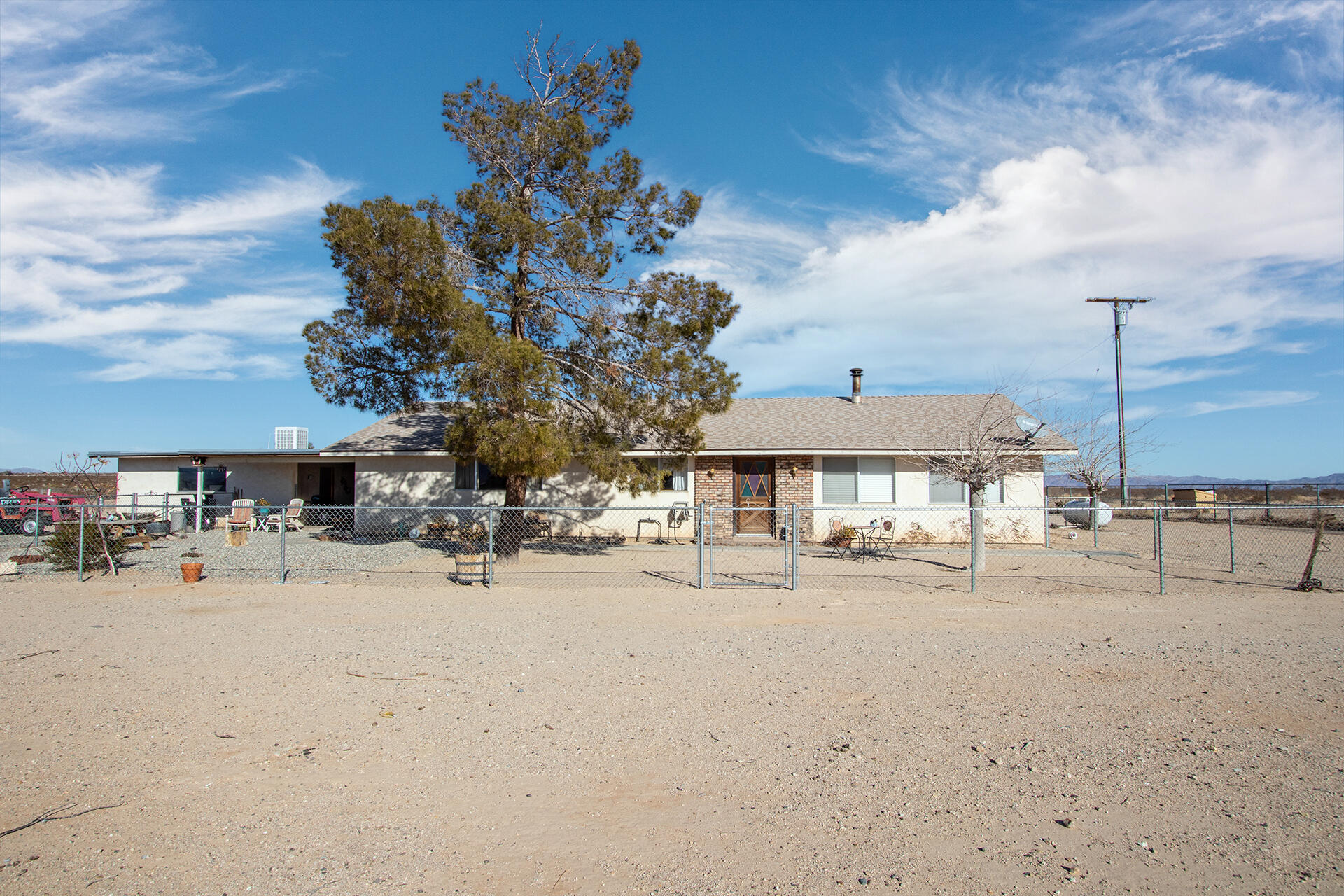 64626 Del Rey Road Joshua Tree, CA 92252 - Photo 25 of 33 a view of a house with a snow