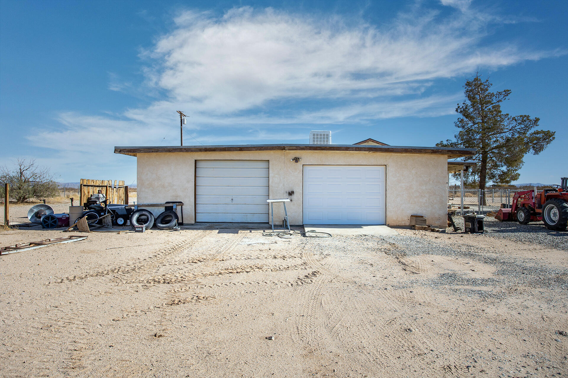 64626 Del Rey Road Joshua Tree, CA 92252 - Photo 6 of 33 a front view of a house with a yard and garage