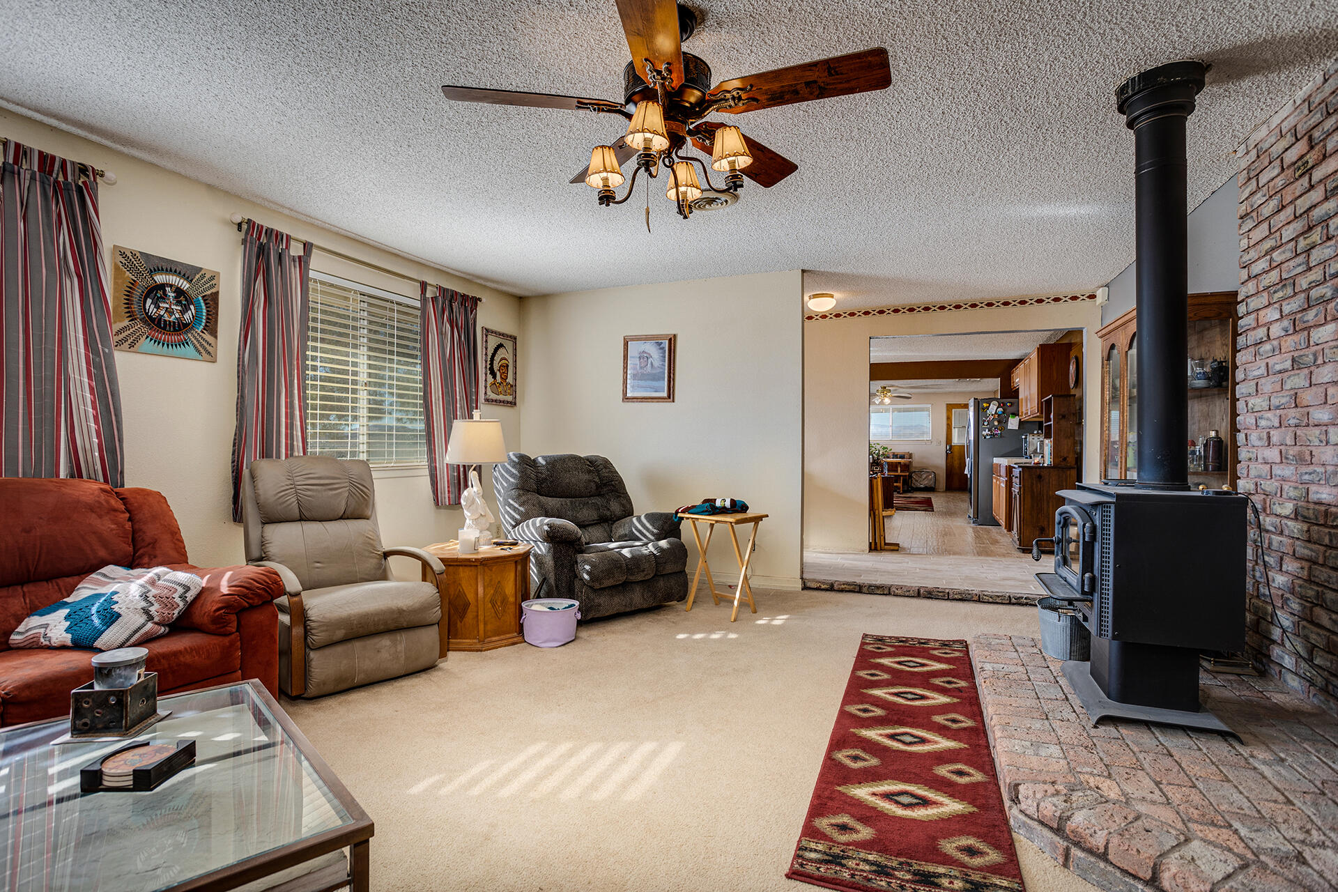 64626 Del Rey Road Joshua Tree, CA 92252 - Photo 10 of 33 a living room with furniture and a flat screen tv