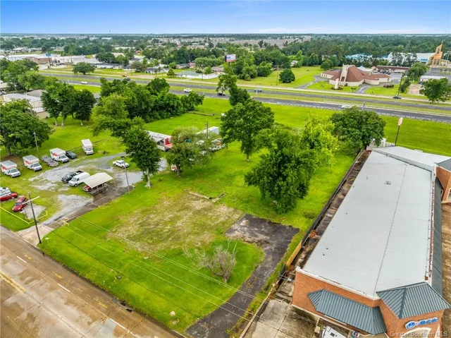 $390,000 | 1718 East Prien Lake Road, Lake Charles, LA 70601