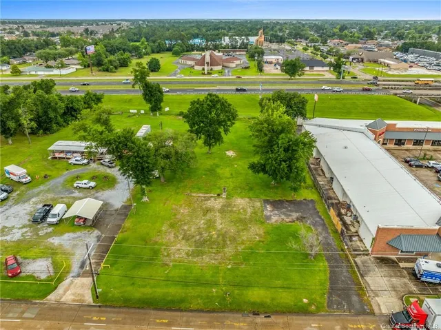 $390,000 | 1718 East Prien Lake Road, Lake Charles, LA 70601