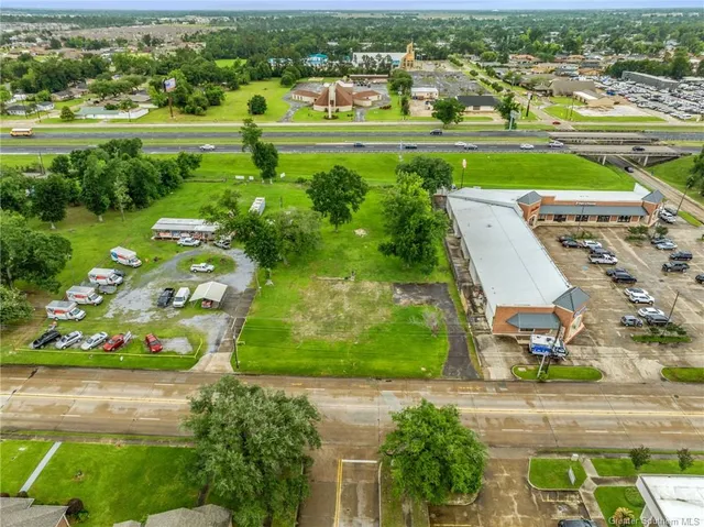 $390,000 | 1718 East Prien Lake Road, Lake Charles, LA 70601