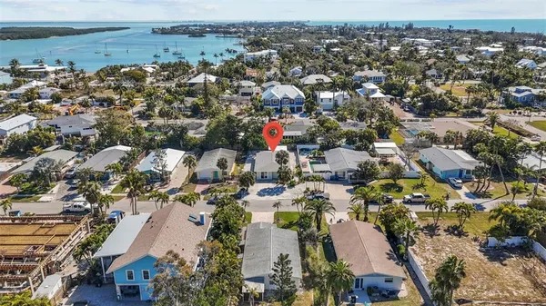 $725,000 | 690 Fox Street, Longboat Key, FL 34228
